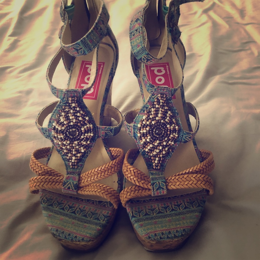 Wedge shoes